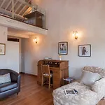 וילה Casa Sant'elia 7&3, Emma *