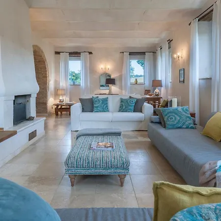 Villa Casa Sant'elia 7&3, Emma Filottrano