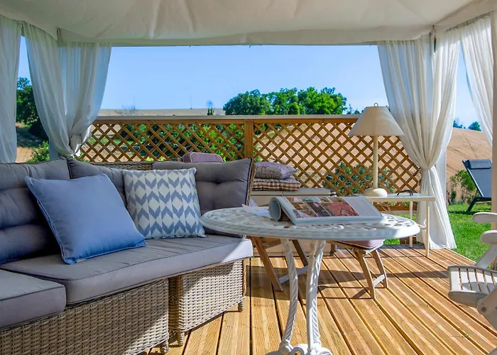 Casa Sant'elia 7&3, Emma *